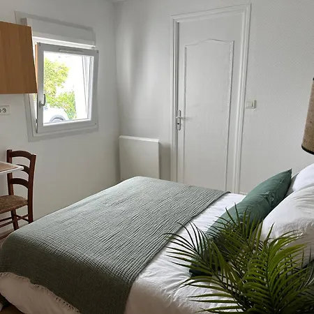 Jolie A 2 Mn A Pied De La Apartment